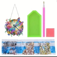 Raamhanger Diamond p. libelle met bloemen